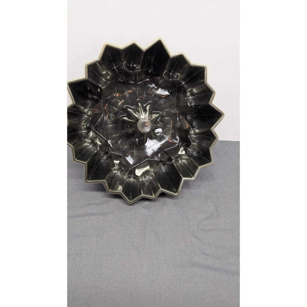 Wilton Dimensions Cascade Bundt Pan 2105-0550 10 Cup Cast Aluminum Bakeware - Picture 5 of 8